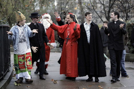 the pilgrims walk towards green park