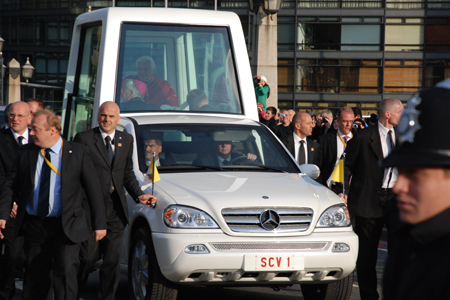 popemobile on lambeth bridge