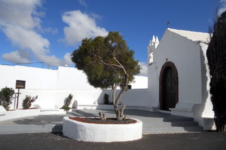 St Laurence, Nazaret (Exterior)