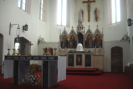 Our Lady of Sorrows, Bognor Regis (Interior)