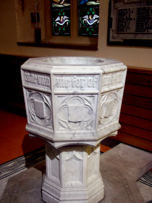 St Luke's, Merseyside (Font)