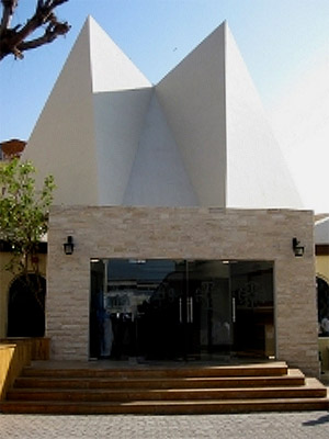 Holy Trinity, Dubai (Exterior)